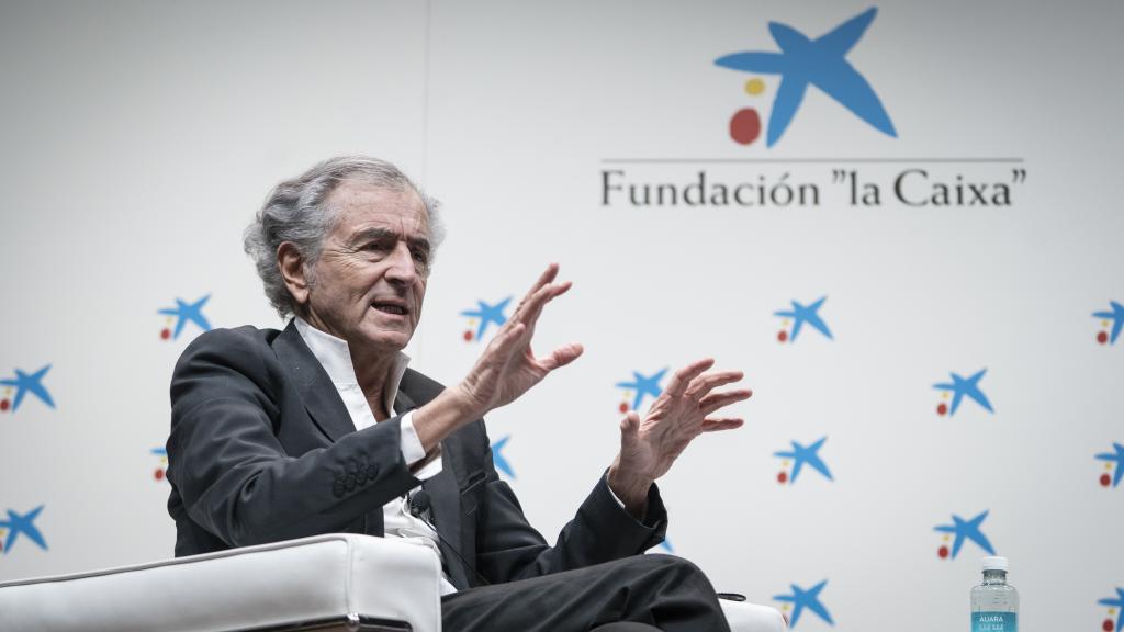 El filósofo francés Bernard-Henri Lévy durante el coloquio posterior a la presentación del documental 'Otra idea del mundo' en CaixaForum.