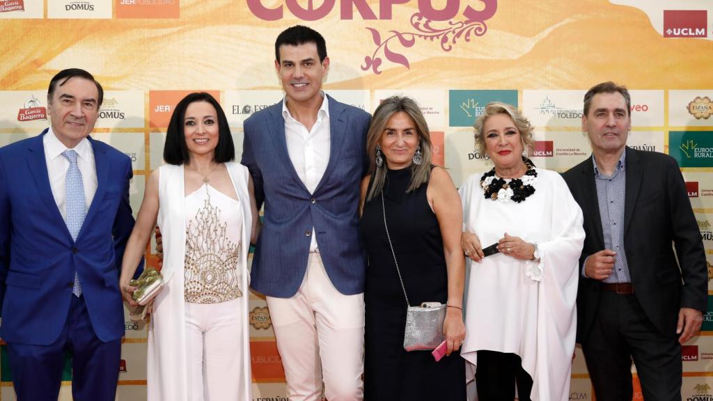 Pedro J. Ramírez, Cruz Sánchez de Lara, Alejandro de Miguel, Milagros Tolón, Esther Esteban y Francisco Tierraseca, de izquierda a derecha.