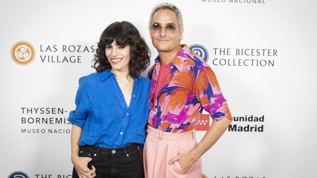 Josie junto a la ilustradora y artista Coco Dávez en el 'photocall' de la exposición Alex Katz este pasado lunes 13 de junio.