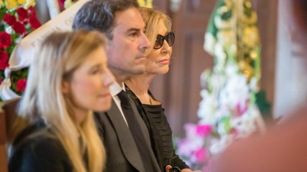 Miguel Báez Spínola 'El Litri' junto a su madre, Concha, el día del entierro de Miguel Báez Espuny 'El Litri'.