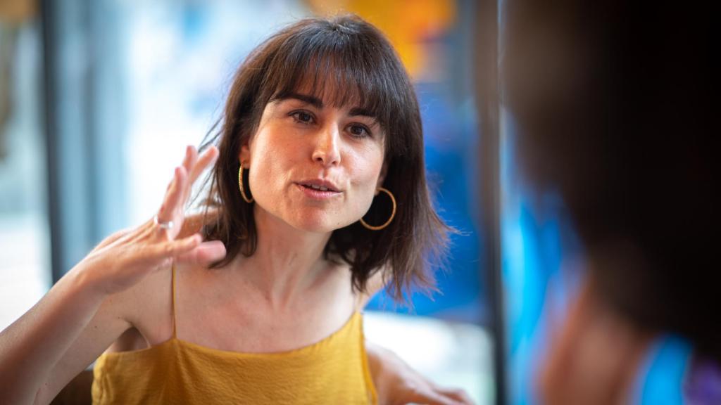 Un gesto de María Ramírez durante la entrevista.