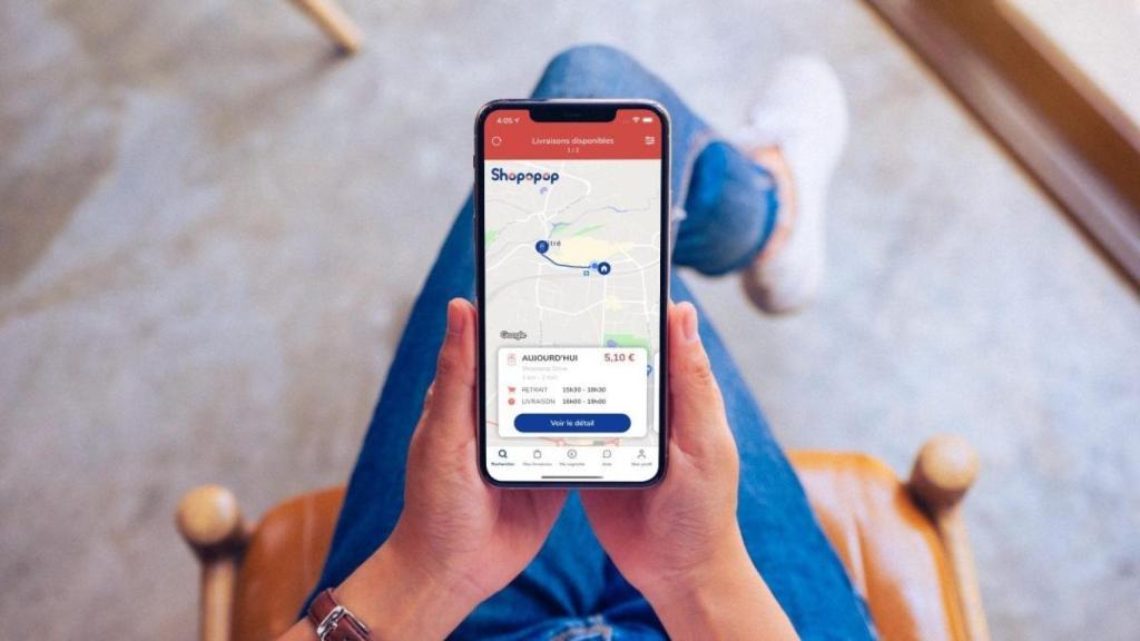 Móvil con la aplicación de Shopopop.