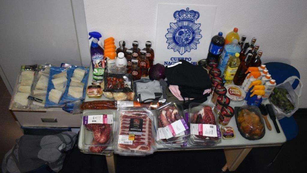 Productos extraídos tras el registro policial