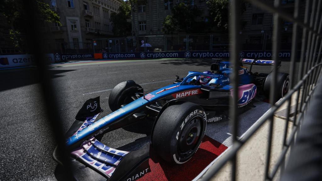 Fernando Alonso durante el Gran Premio de Bakú 2022