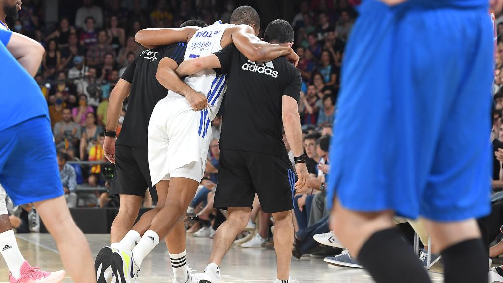 Anthony Randolph abandona el Palau lesionado en su rodilla