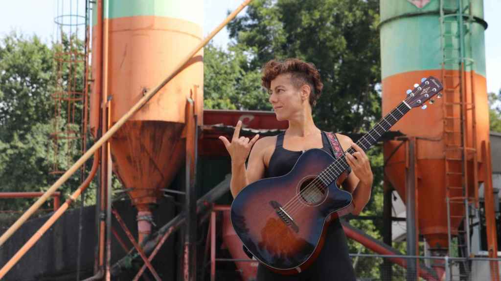 La artista viguesa Roma.