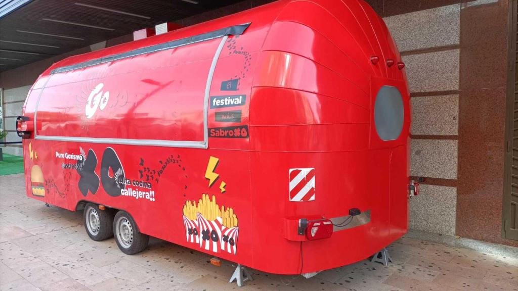 La gastroneta de GoXO ya está aparcada en el edificio Moda de El Corte Inglés de Alicante.