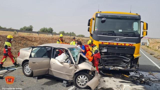 Un muerto en el choque entre un camión y un turismo en una carretera de Toledo