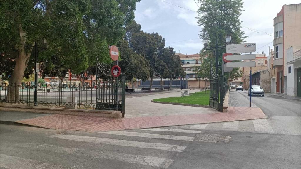 Entrada al parque Huerto del Cura, Bigastro.