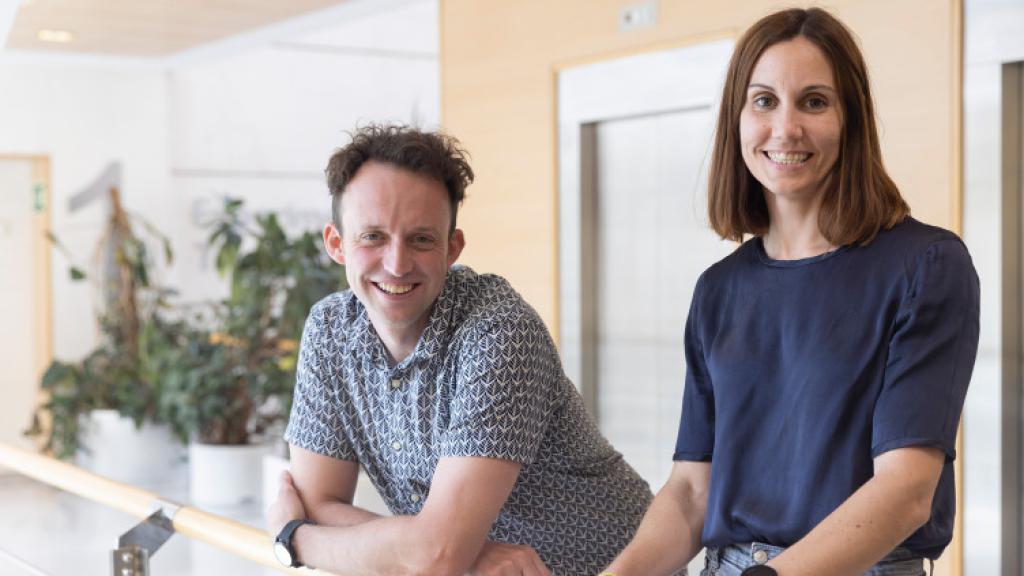 Geoff Macintyre y Bárbara Hernando en el CNIO.