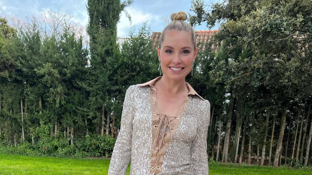 Soraya Arnelas tiene un armario cargado de brillo y color.