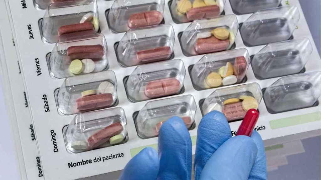 Imagen recurso de un pastillero.