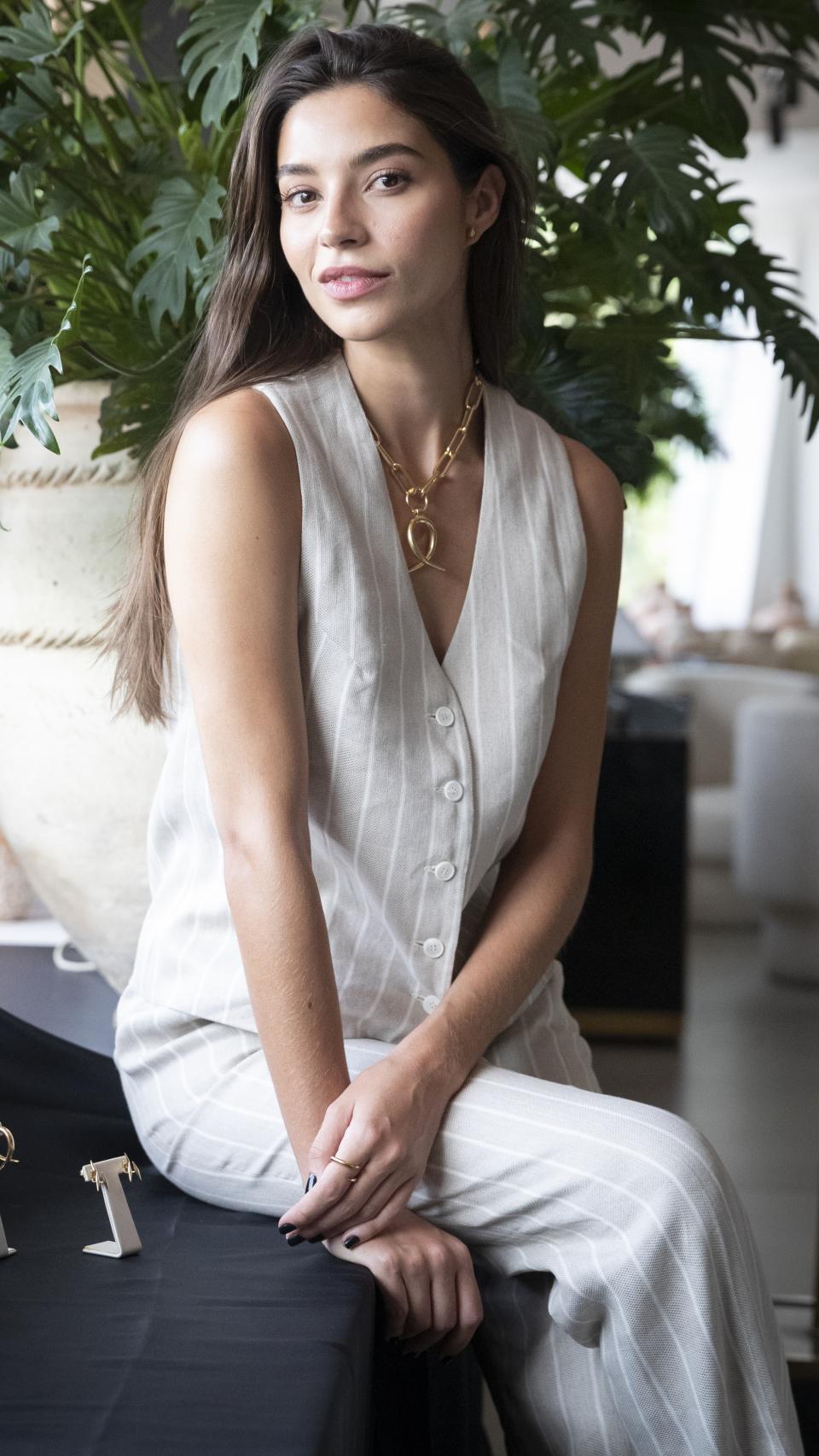 Rocío Crusset posando ante las cámaras el día de la presentación de sus joyas.