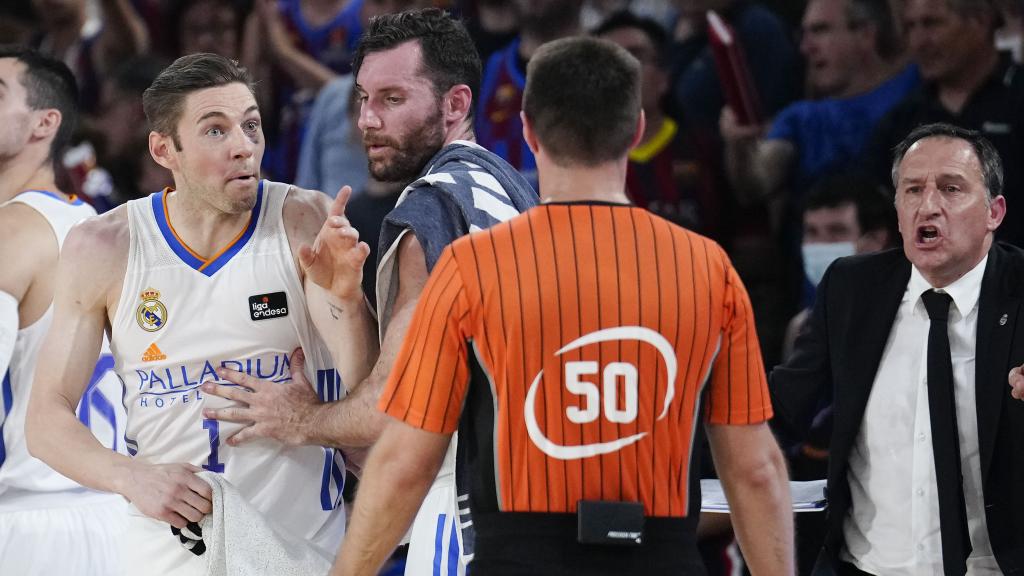 Causeur protesta a los árbitros durante la final de la Liga Endesa