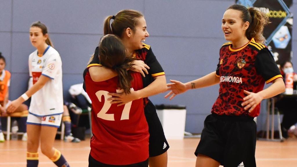 Las jugadoras del CFS Eixample celebrando un gol