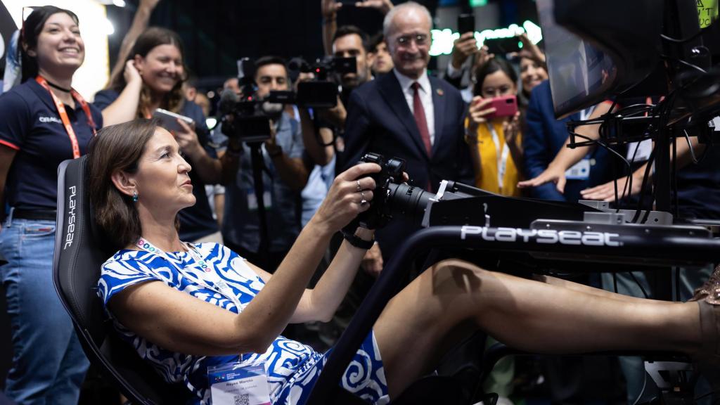 La ministra de Industria, Comercio y Turismo, Reyes Maroto, junto con el alcalde de Málaga, Francisco de la Torre, en DES.