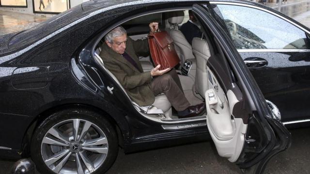 Braulio Medel, saliendo de su coche.