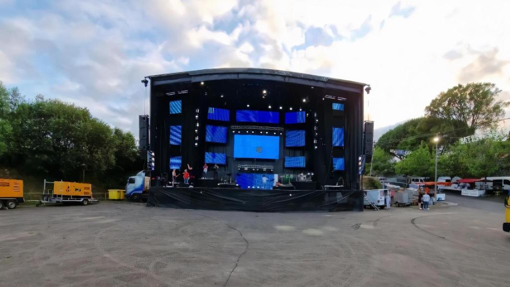 El escenario de la orquesta Fania Blanco Show.