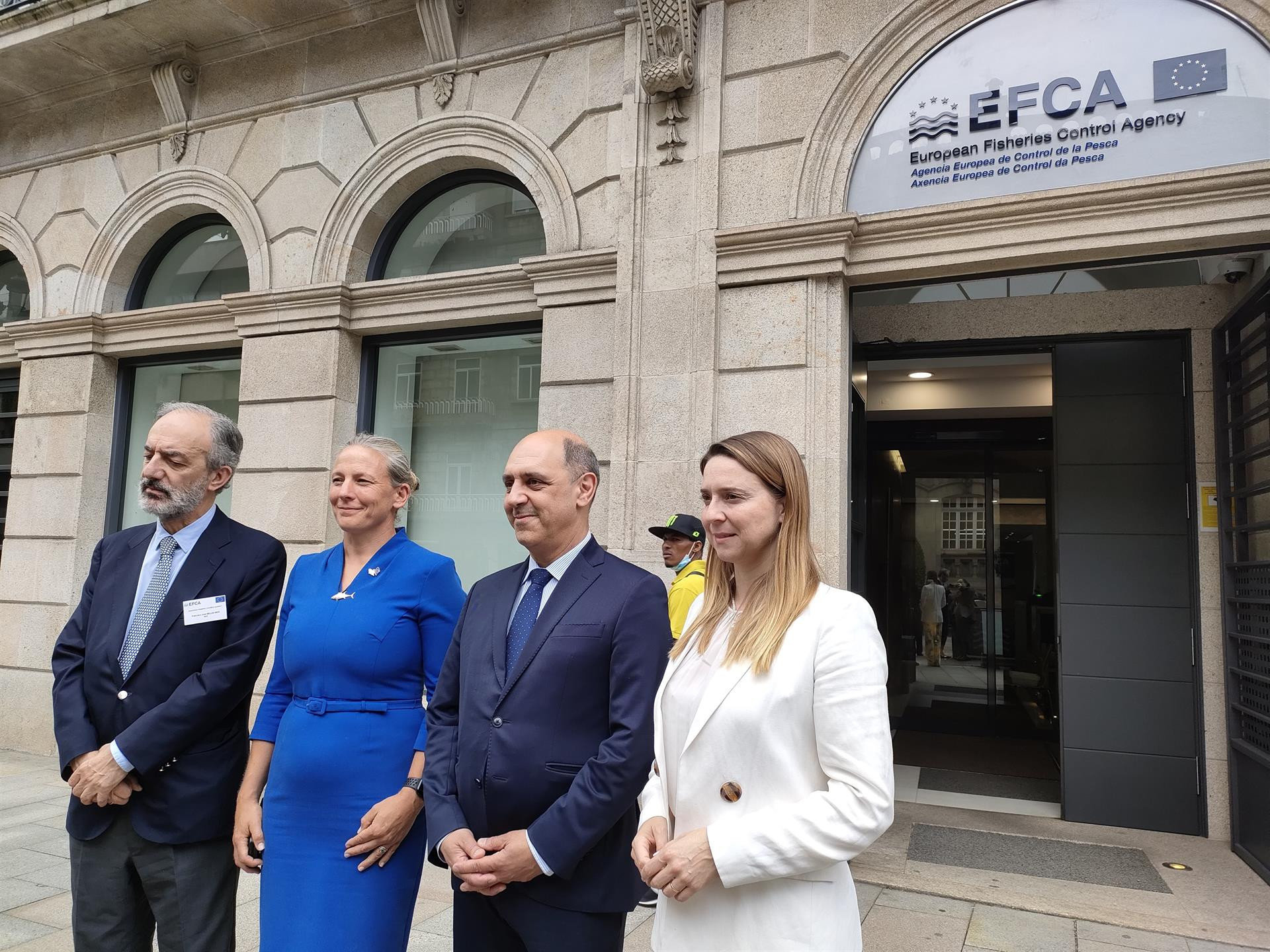 Los eurodiputados Francisco Millán Mon (PPE España), Manuel Pizarro (S&D) y Cláudia Aguiar (PPE Portugal), junto a la directora de la Agencia Europea de Control de la Pesca, Susan Steele (con traje azul). Foto: EUROPA PRESS