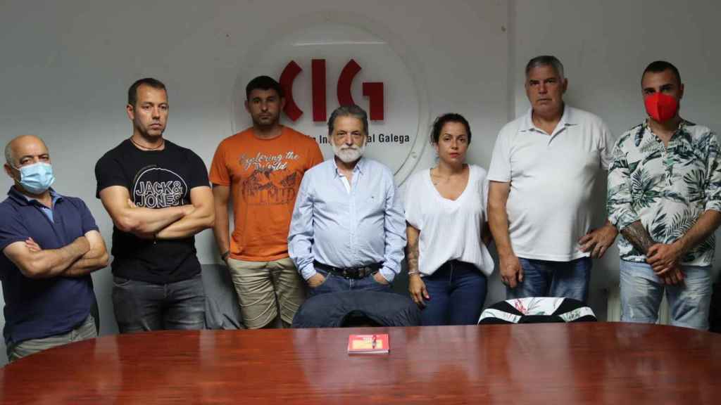 Representantes de los trabajadores de mantenimiento de zonas verdes de Vigo.