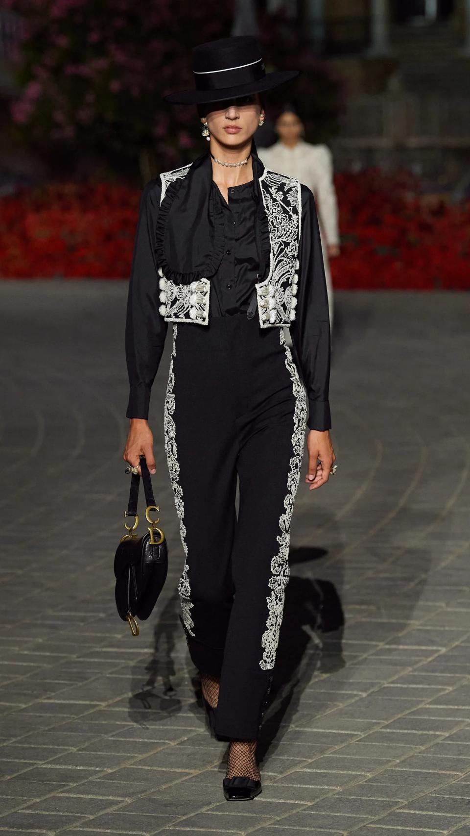 Todas las modelos han lucido sombreros de Fernández y Roche.