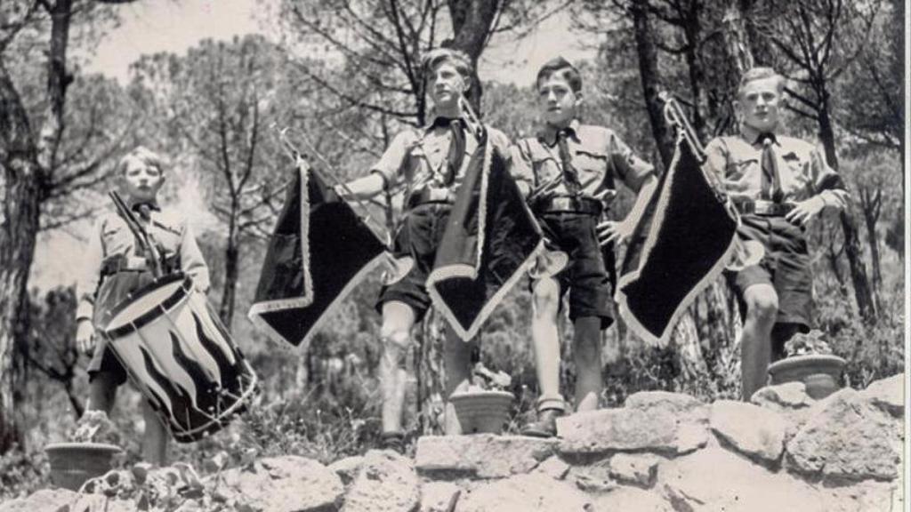 Juventudes hitlerianas en el Hogar Social de Sant Feliu de Guíxols.
