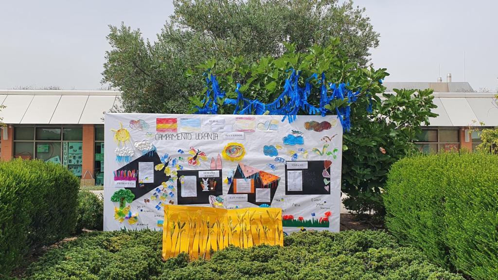 Mural elaborado por los refugiados ucranianos más pequeños alojados en la Ciudad Financiera Grupo Santander.