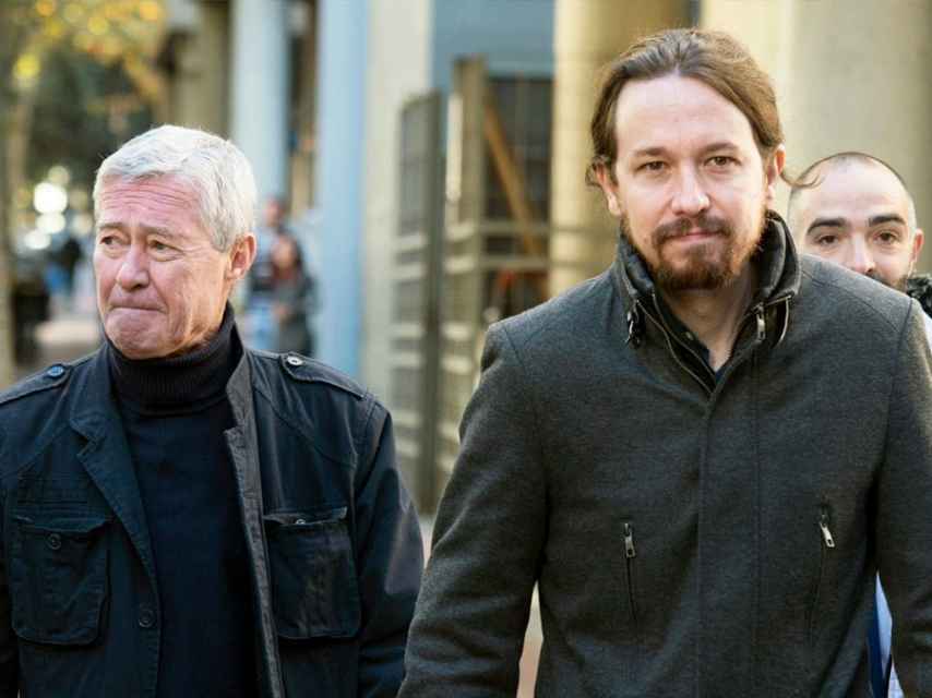 Jorge Verstrynge, padre de Lilith, junto a Pablo Iglesias.