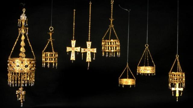 Algunas de las joyas que conforman el tesoro de Guarrazar. / Ceres