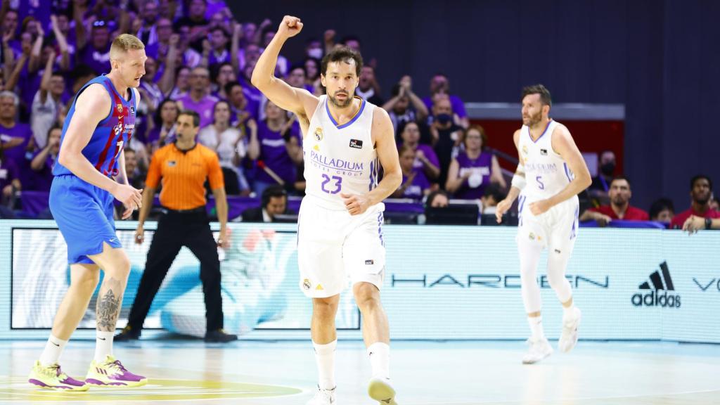 Sergio Llull celebra una canasta ante el Barça