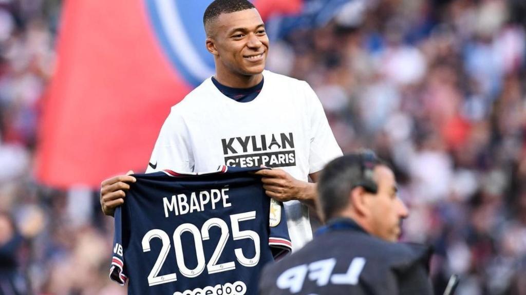 Kylian Mbappé durante su acto de renovación con el PSG