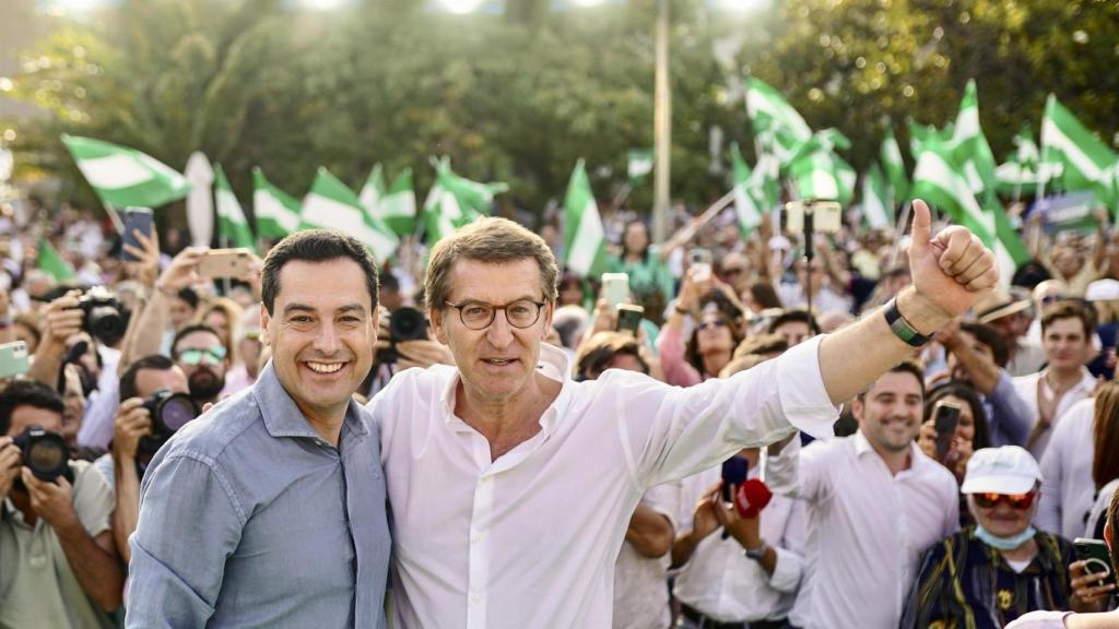 Juanma Moreno y Alberto Núñez Feijóo, durante el acto celebrado el pasado fin de semana en Málaga.