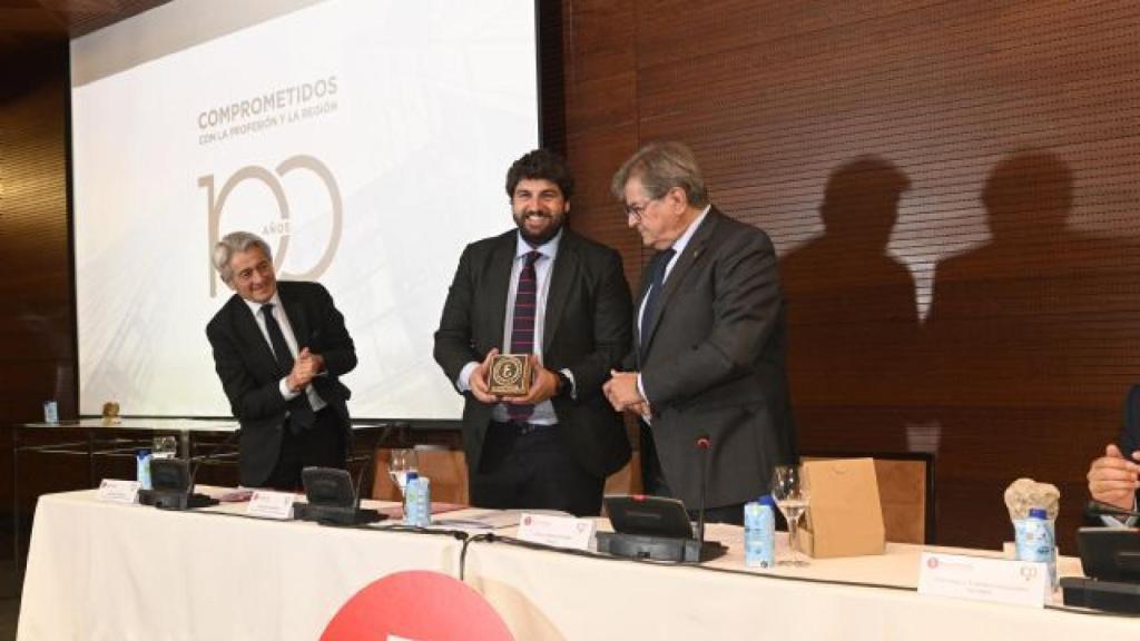 El presidente murciano, Fernando López Miras, en la Gala del Colegio de Economistas de la Región de Murcia.