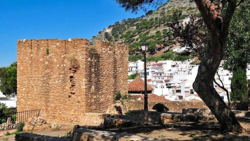 En La Muralla de Mijas se encuentra el paseo que relata esta historia de amor de 1520.