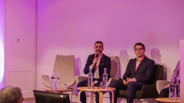 El doctor Óscar Gayoso en el congreso.