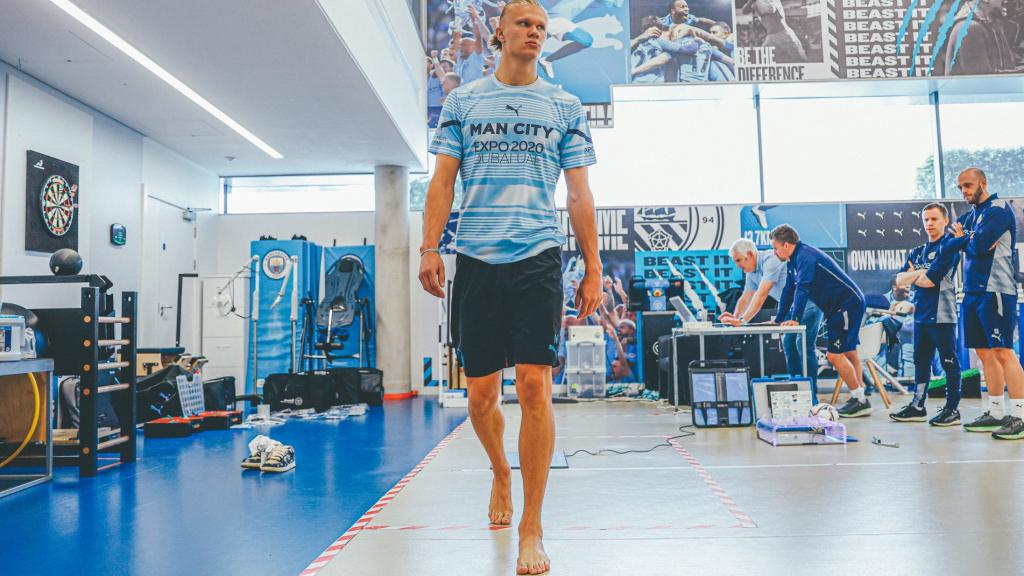 Haaland, entrenando con el Manchester City en el gimnasio