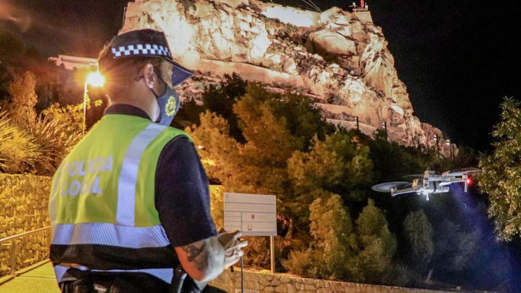 Uno de los drones que se están empleando en Alicante.