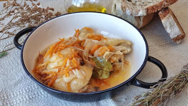 Pollo en escabeche, la receta para que quede tierno y jugoso