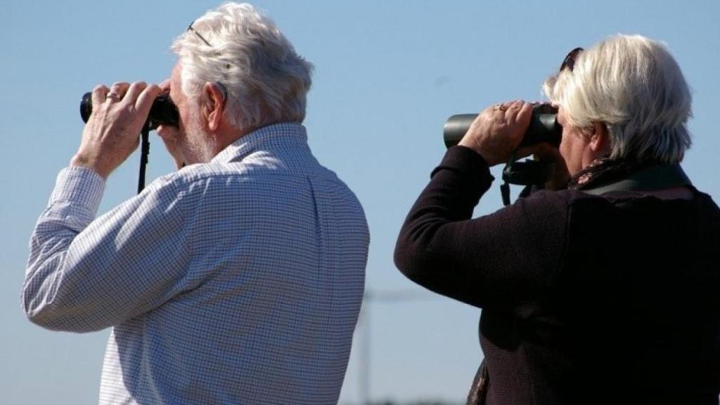 Imagen de archivo de turistas jubilados.