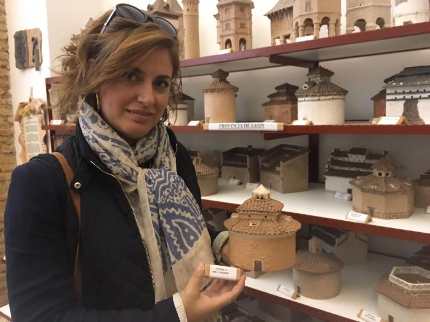 Izaskun Villena de la Asociación 'Apadrina un Palomar'