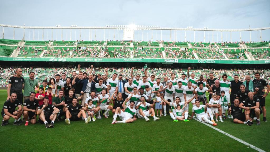 El Elche celebra su permanencia.