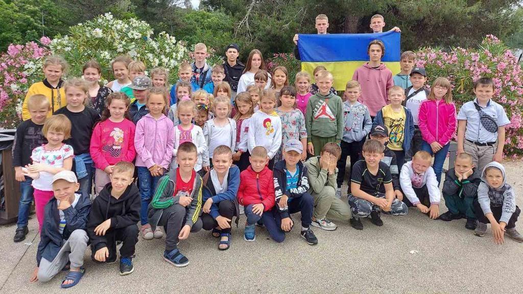 Parte de los niños evacuados por una ONG de Elche en los últimos días.