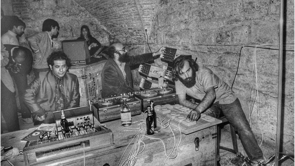 Los organizadores de los Encuentros, Luis de Pablo y José Luis Alexanco, durante la interpretación de 'Soledad interrumpida'. Foto: Pío Guerendiáin