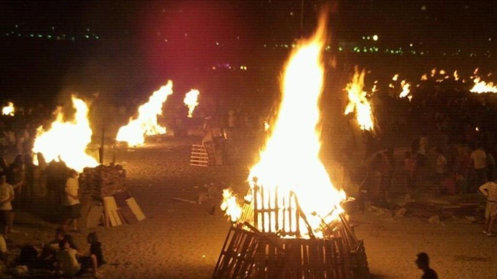 Una foto de archivo de hogueras de San Juan en A Coruña.