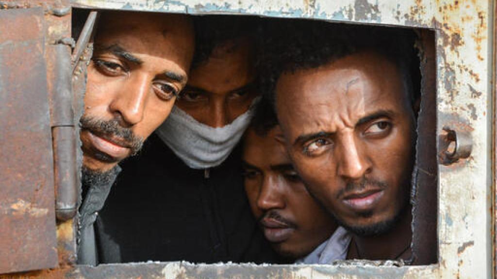 Migrantes y refugiados en los centros de detención de Zintan y Gharyan, en Libia.