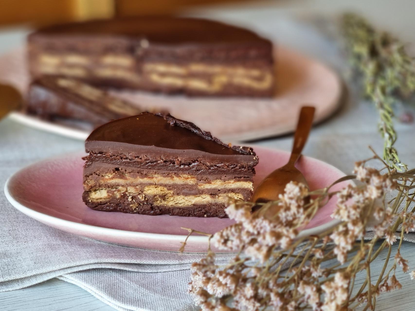 Tarta de galletas y chocolate, el pastel que no puede faltar en