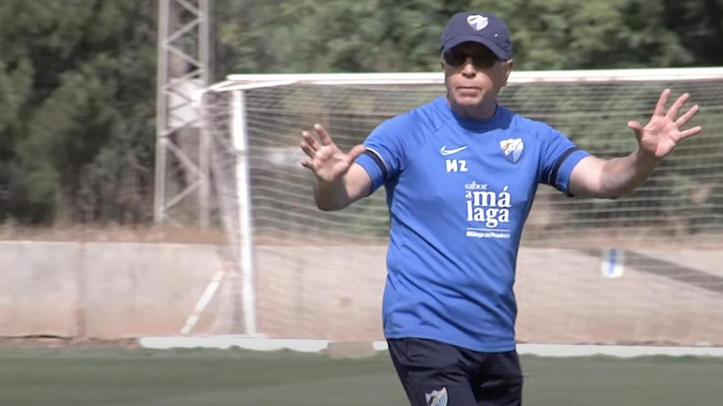 Antonio Tapia dirige el primer entrenamiento del Málaga 2022-2023
