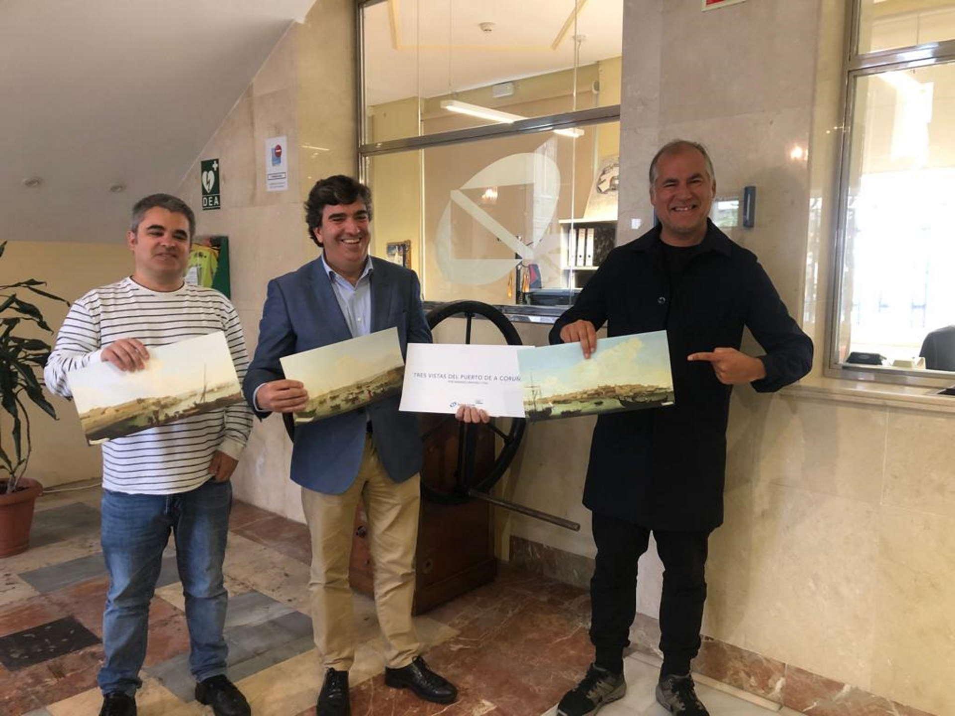  Martín Fernández Prado, presidente de la Autoridad Portuaria (en el centro), junto a los guías de las rutas