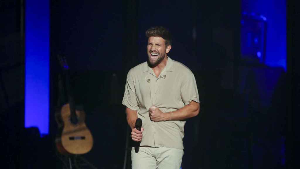 Pablo dejándose el alma cantando.