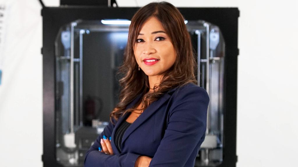 Mariel Díaz, CEO de Triditive, en la planta de producción de 2.000 metros cuadrados ubicada en Asturias.